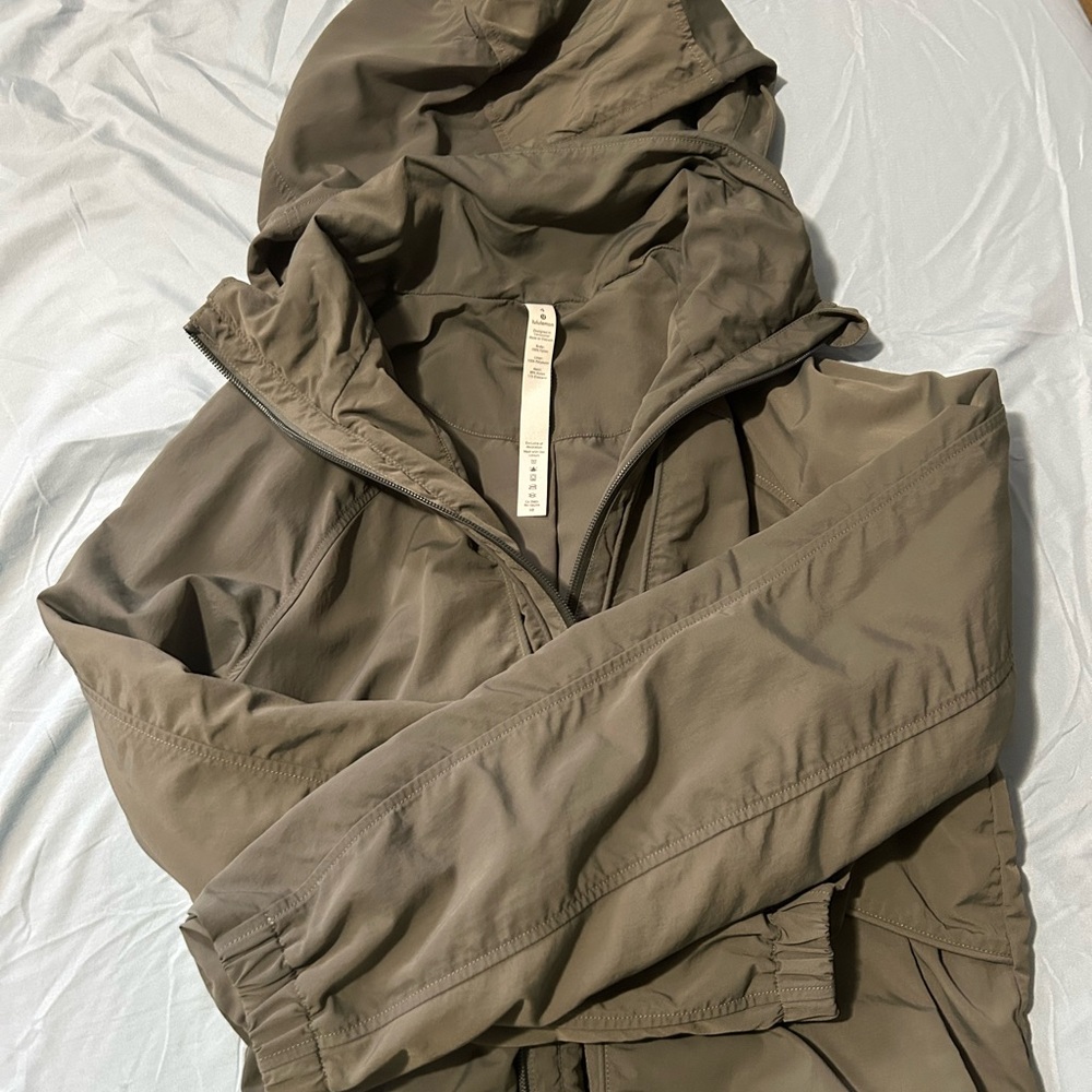 Lululemon Hunter Green rain jacket size 4